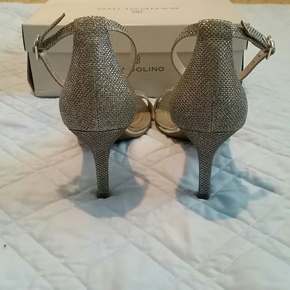 NWT Gold strappy heels - Picture 2 of 5